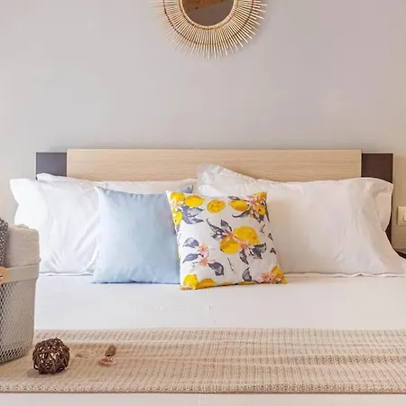 Potam'sea Bliss 37- Front, Sun Beds & Parking Himarë