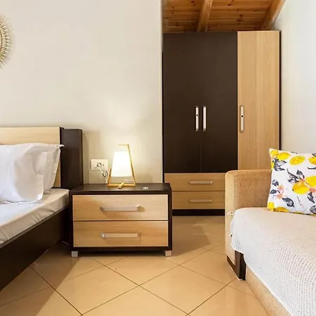 Potam'sea Bliss 37- Front, Sun Beds&parking