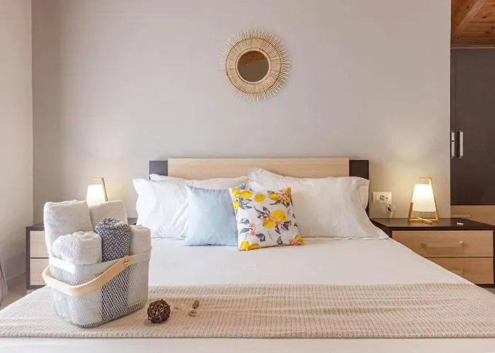 Potam'sea Bliss 37- Front, Sun Beds & Parking Daire